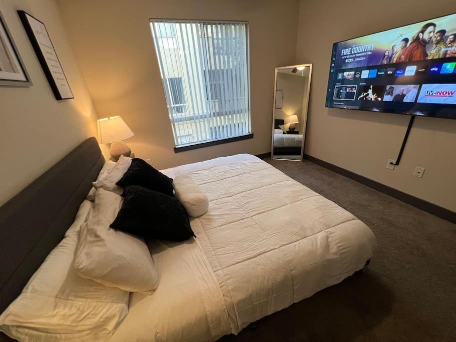 Luxury Modern Condo 3-Min From Six Flags W/Ps5, 1Gb Fast Wi-Fi Kingbed Santa Clarita Exterior foto