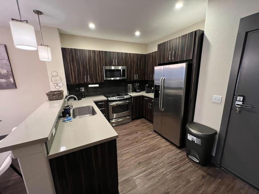 Luxury Modern Condo 3-Min From Six Flags W/Ps5, 1Gb Fast Wi-Fi Kingbed Santa Clarita Exterior foto