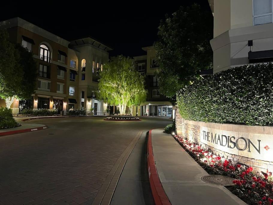 Luxury Modern Condo 3-Min From Six Flags W/Ps5, 1Gb Fast Wi-Fi Kingbed Santa Clarita Exterior foto